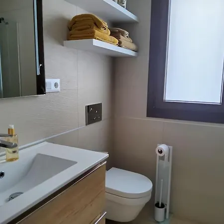 Apartment Modern Met Prettig Interieur In Omgeving Balcones *